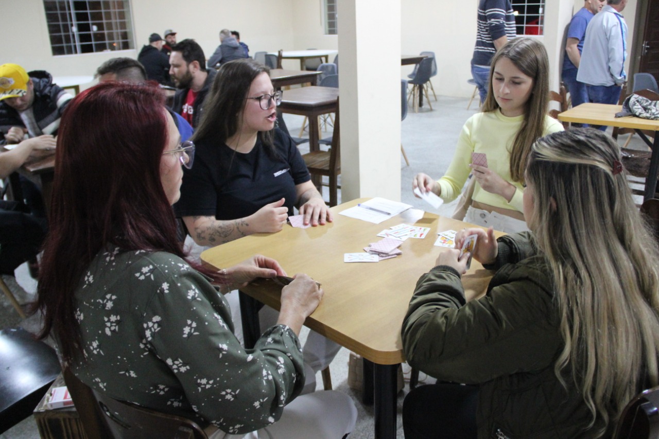 Comunitários: Mãe e filha garantem o ouro para o Centro no truco feminino