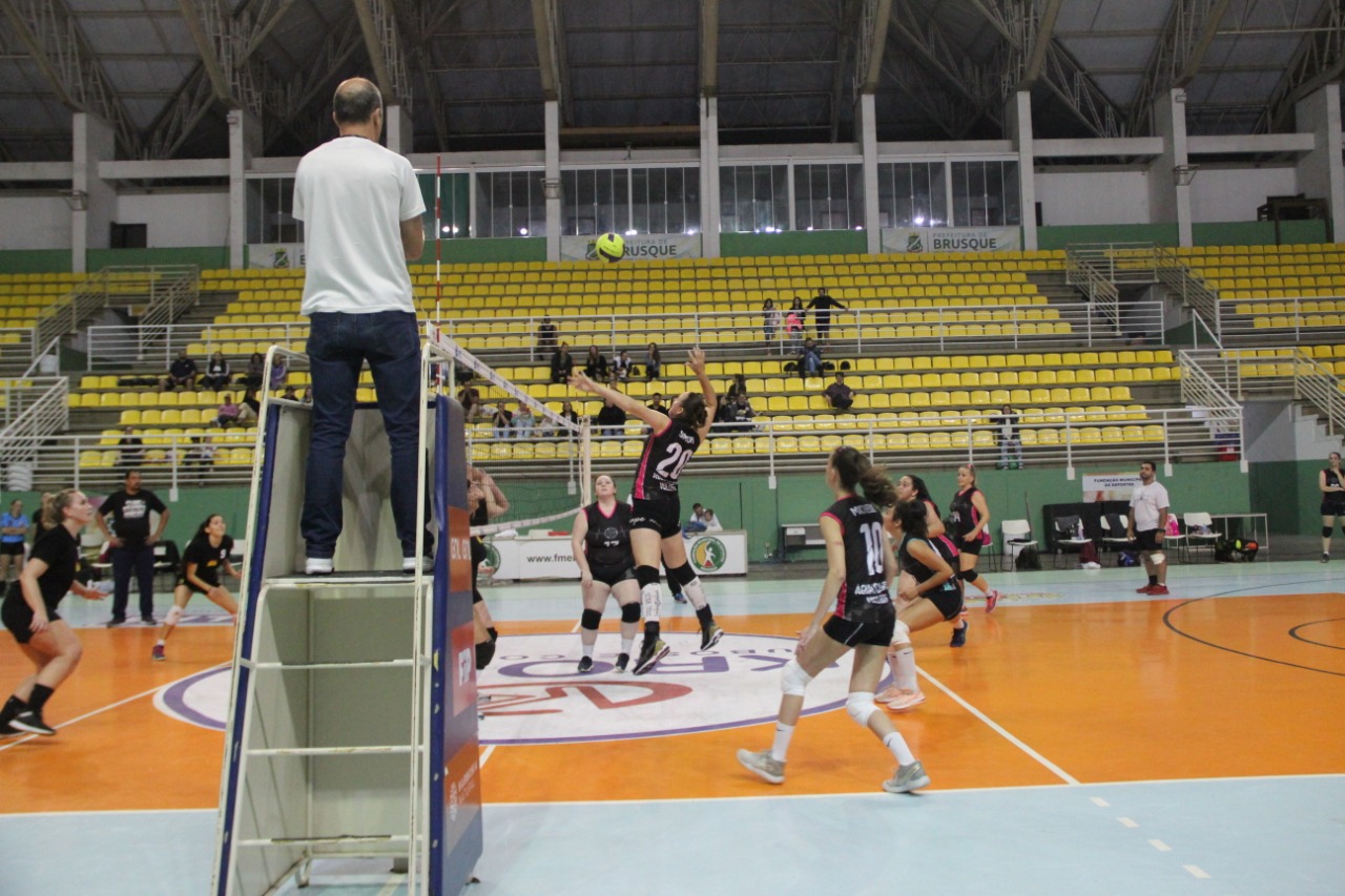 Vôlei feminino e a bocha vale tudo masculina têm suas semifinais nos Jacobs