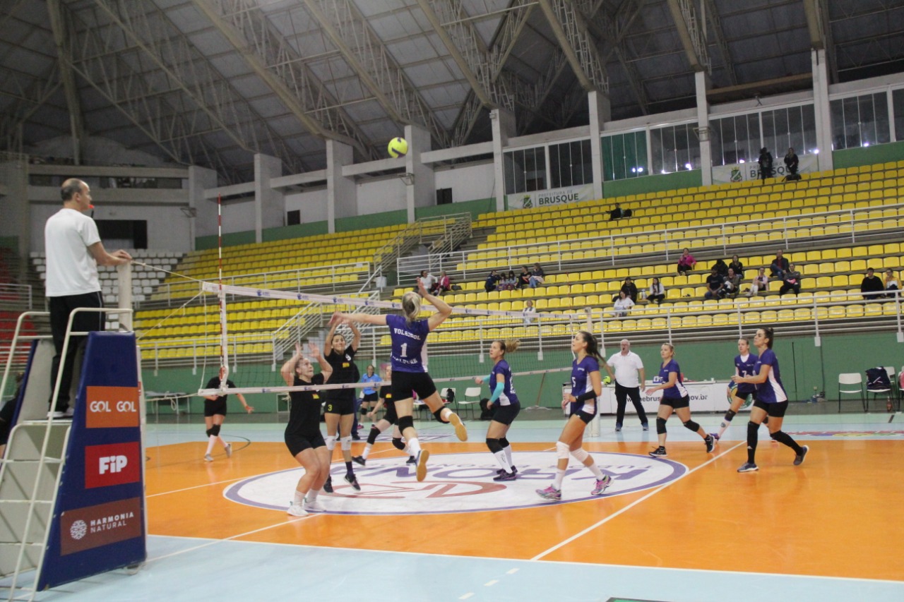 Comunitários: Final do vôlei feminino, estreia da sinuca e do tiro ao alvo movimentam esta segunda-feira (25)