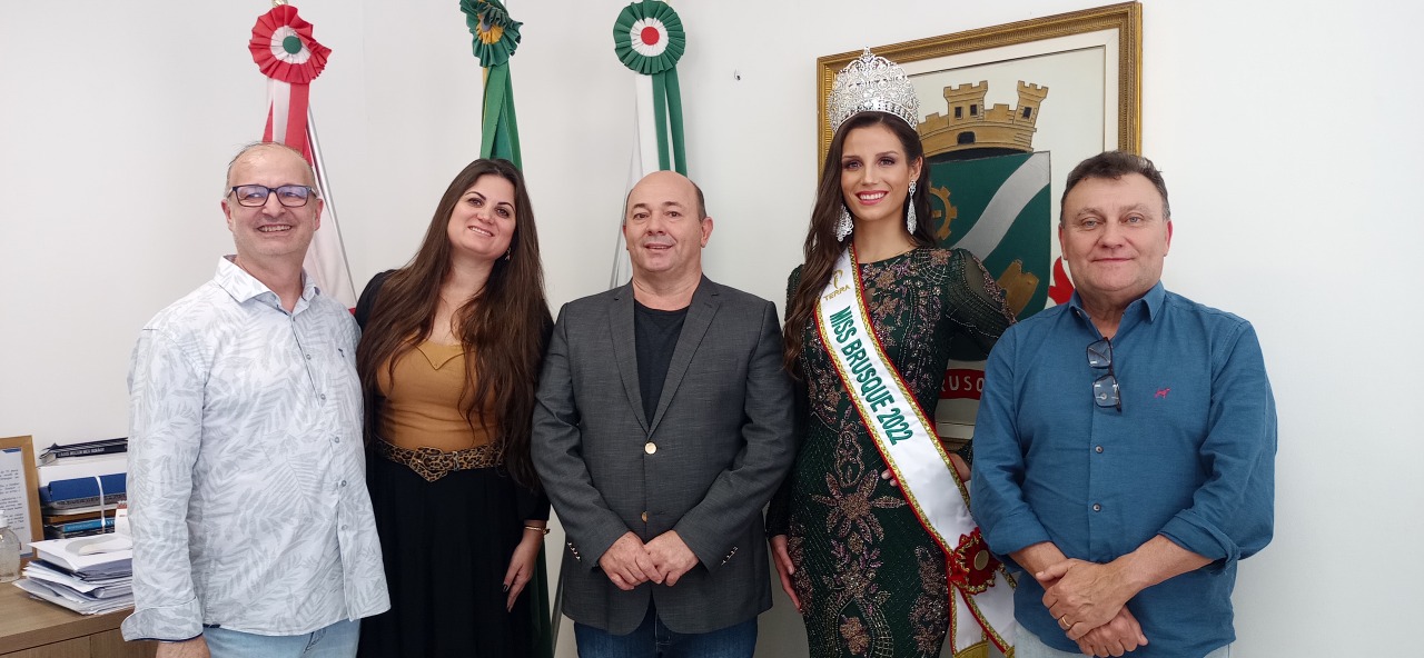 Shaiani Alini Hodecker é a nova Miss Brusque