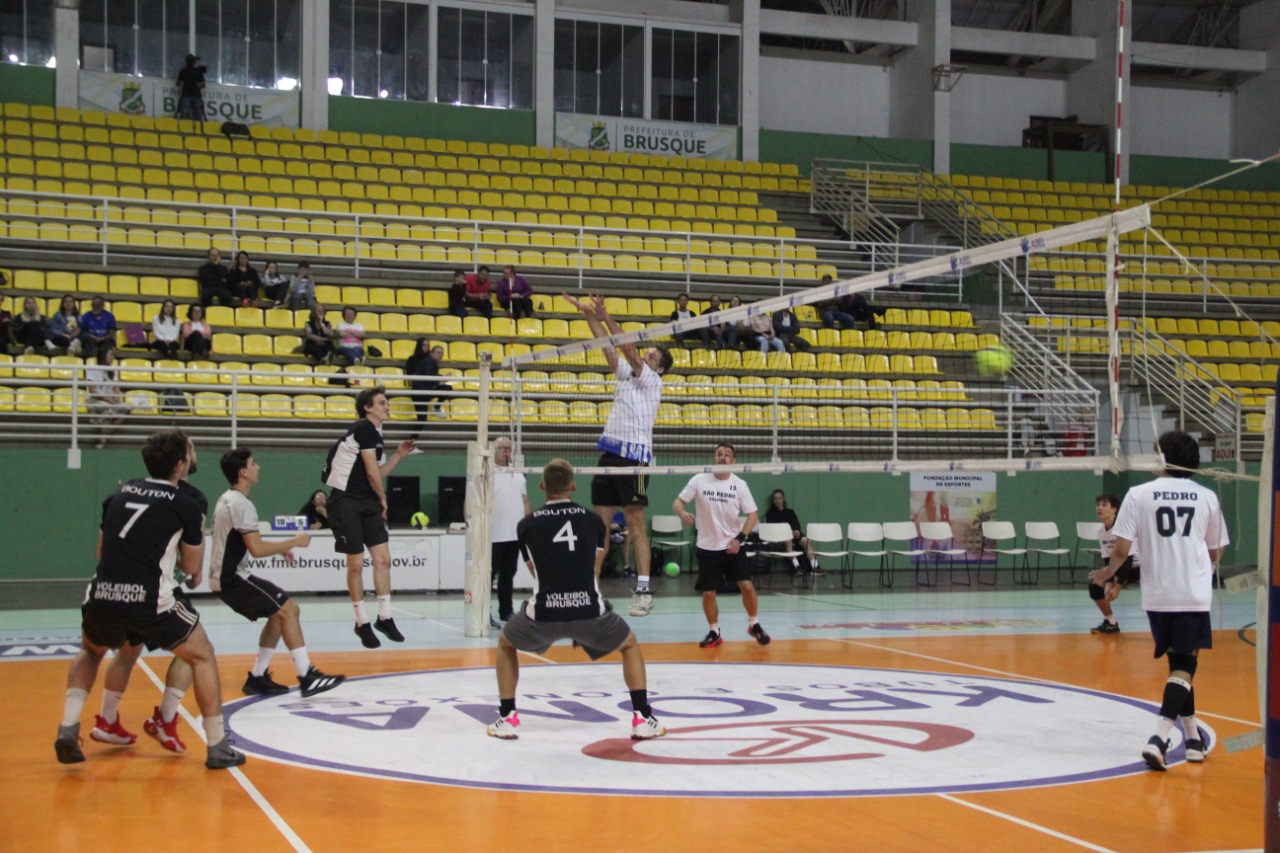 Comunitários: Bocha vale tudo masculina, futebol suíço livre, voleibol masculino e tiro ao alvo serão definidos nesta quarta-feira (27)