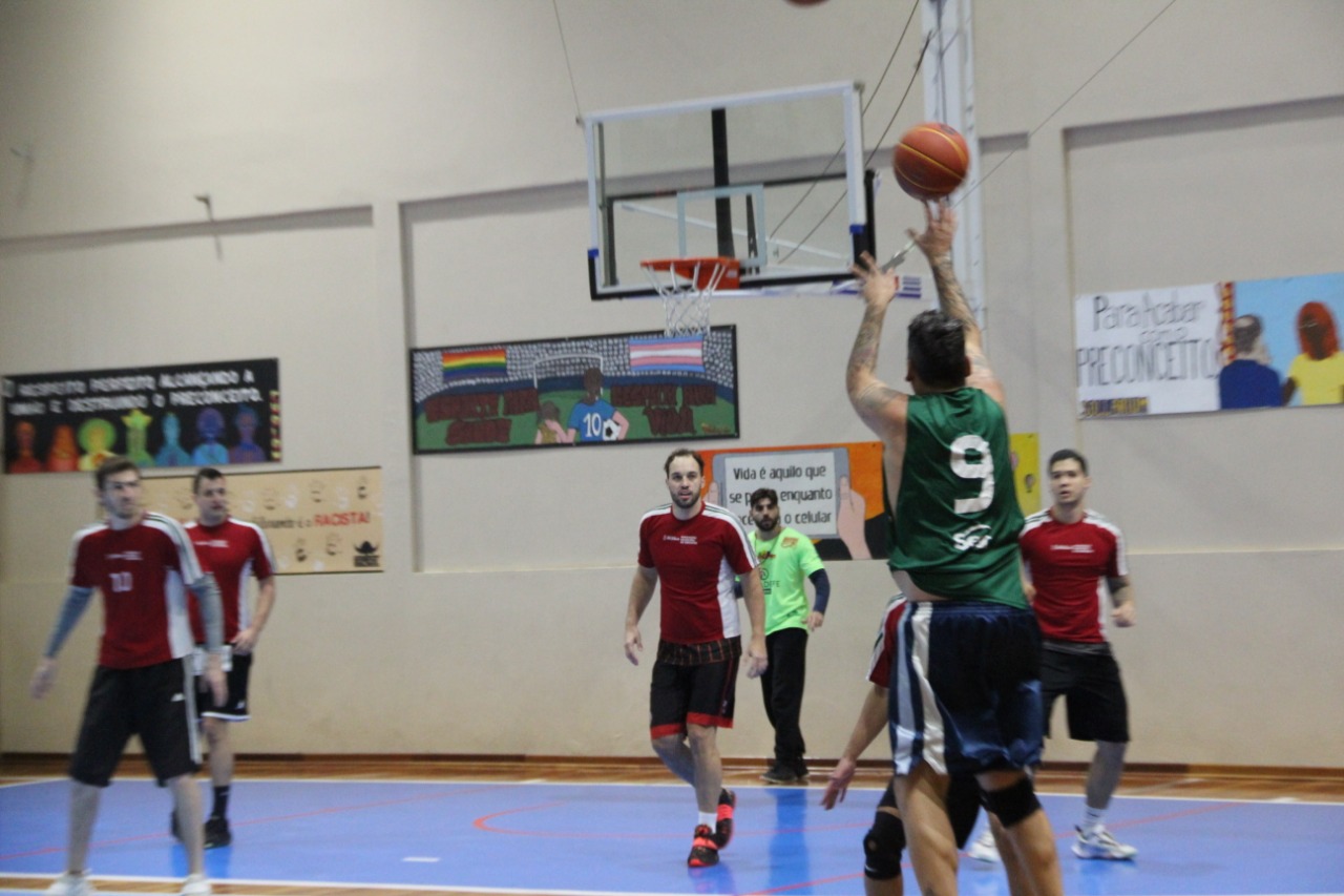 Quinta-feira (28) tem decisão no basquete masculino, bolão 23 e suíço sênior