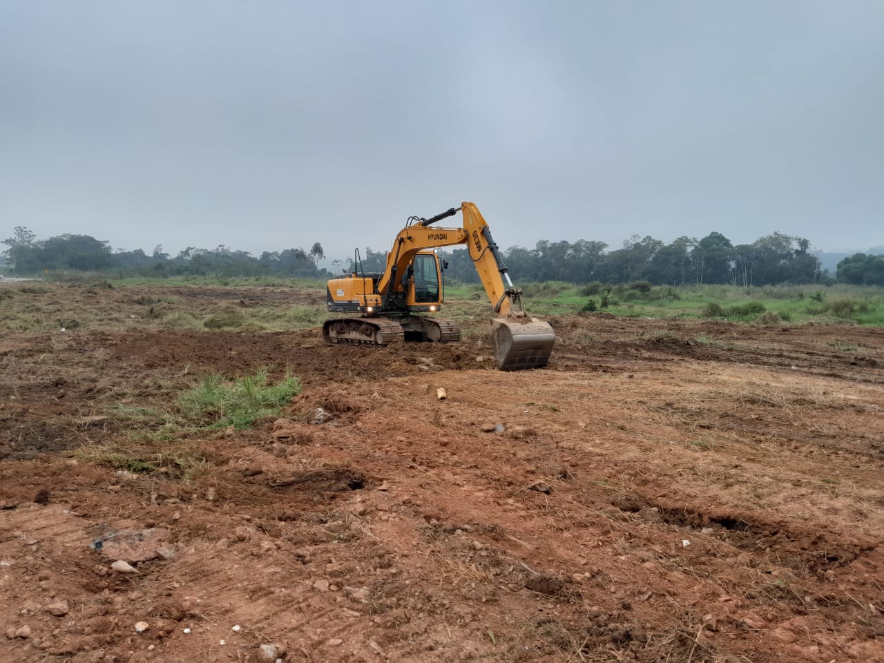 Confira as atividades da equipe de patrola e limpeza da Secretaria de Obras