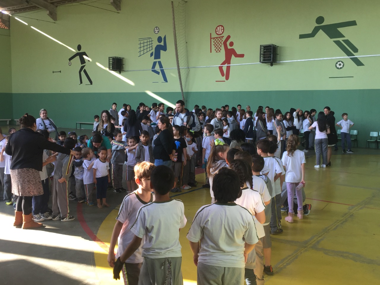 Semana começa com o retorno às aulas na rede municipal de ensino