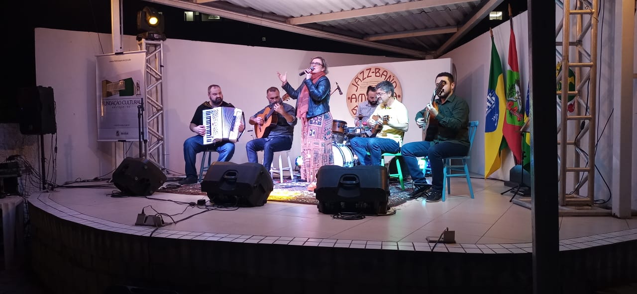 Grupo Chopp com Rosca e Bárbara Damásio encantam público no Instituto Aldo Krieger