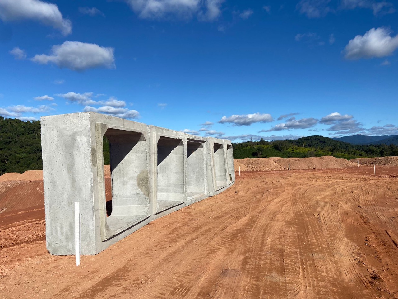 Terraplanagem do terreno da ETA Cristalina entra na reta final