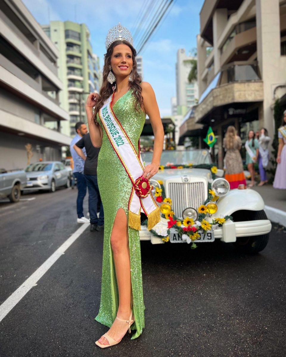 Shaiani Hodecker é a representante de Brusque no Miss Santa Catarina