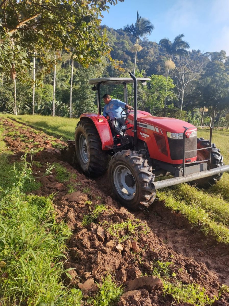 Diretoria de Agricultura auxilia produtores no plantio de milho