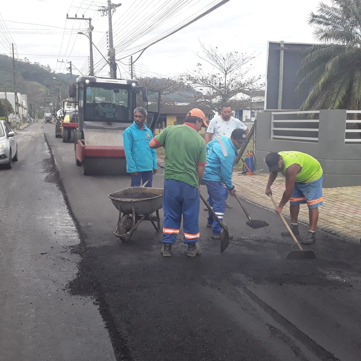 Rua João Bianchini, no bairro Rio Branco, recebe serviço de recapagem