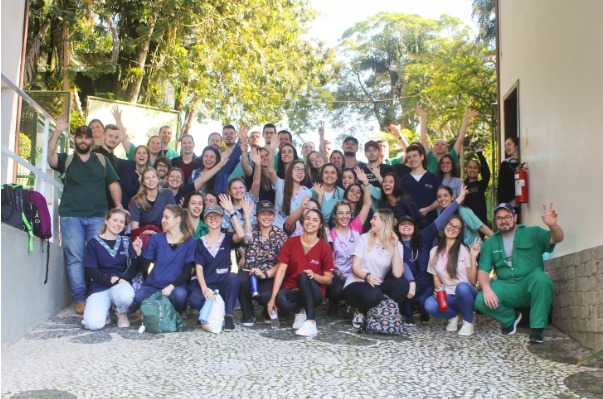 Alunos da Furb fazem aula prática no Zoobotânico de Brusque