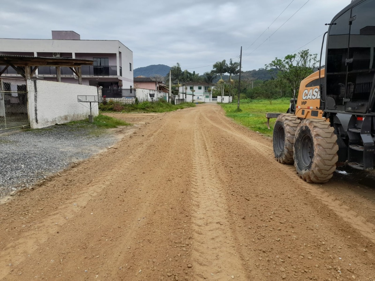 Confira as atividades da equipe de patrola e limpeza da Secretaria de Obras