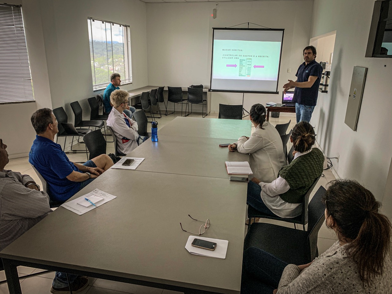 Servidores do Samae participam de palestra sobre educação financeira