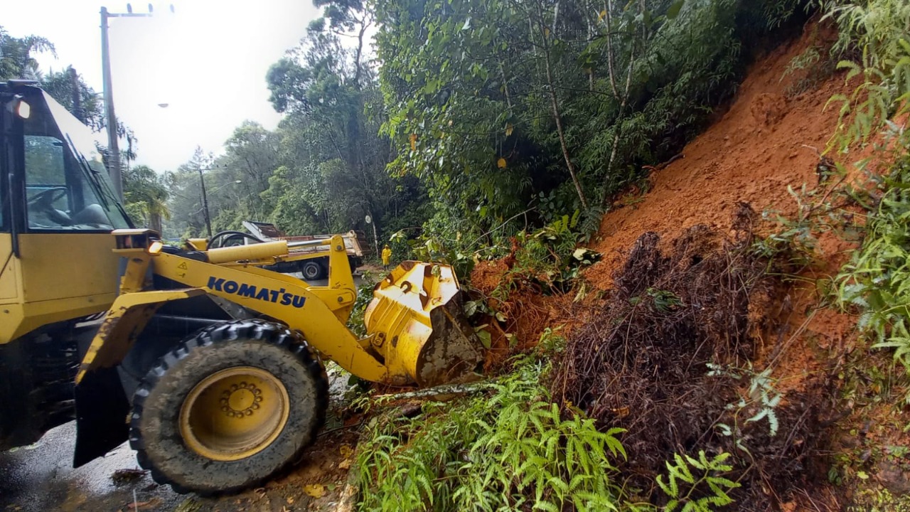 Secretaria de Obras atua em diversas frentes em virtudes das chuvas