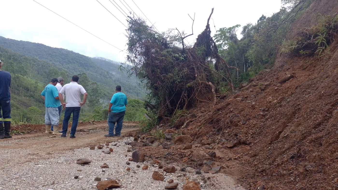 Secretaria de Obras de Brusque atua na limpeza da cidade após as chuvas dos últimos dias