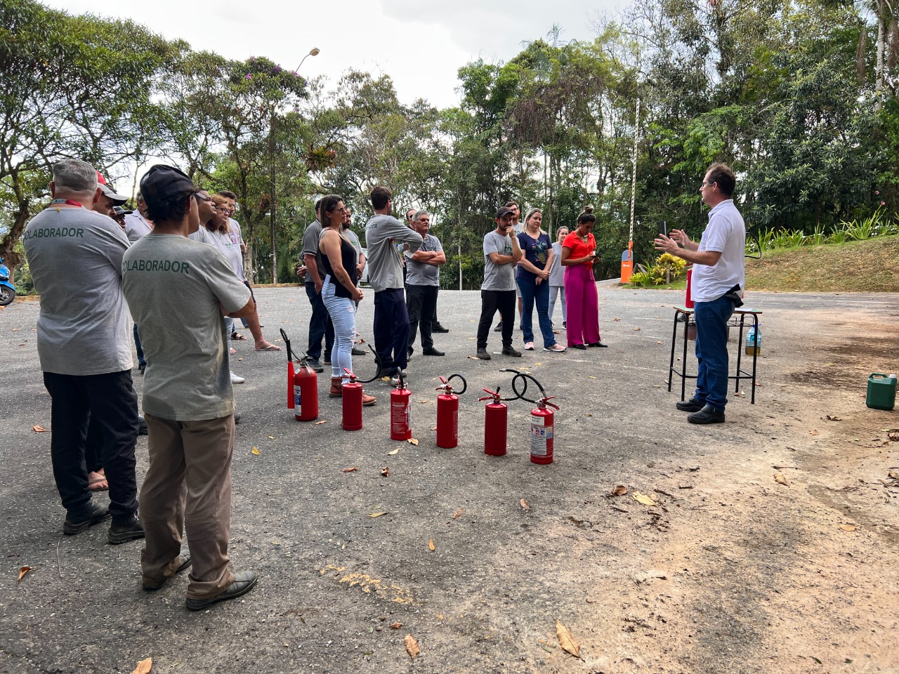 Cipa promove aula prática de prevenção de incêndio