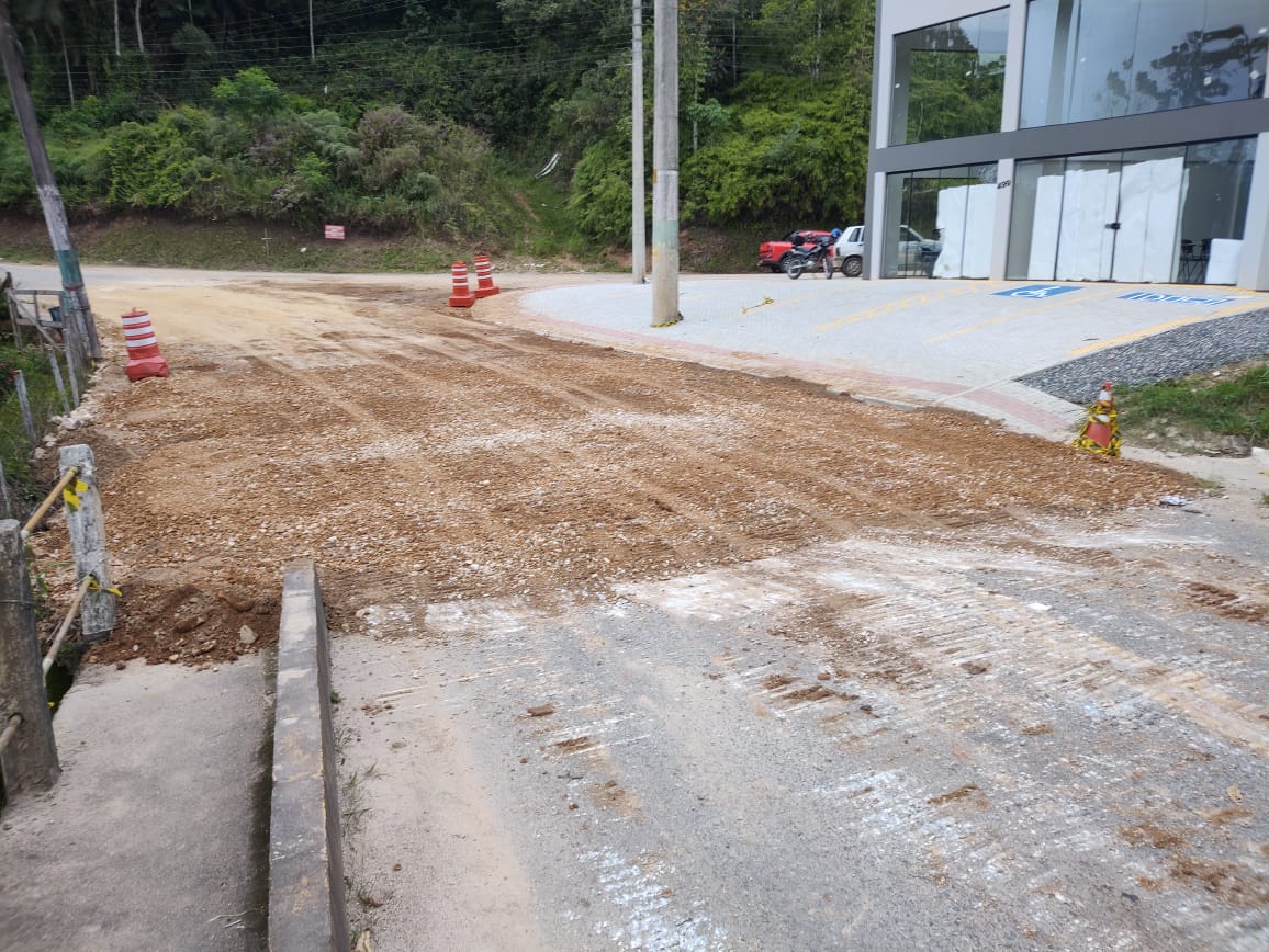 Trânsito na ponte da rua David Hort no Dom Joaquim é liberado após reparos na cabeceira