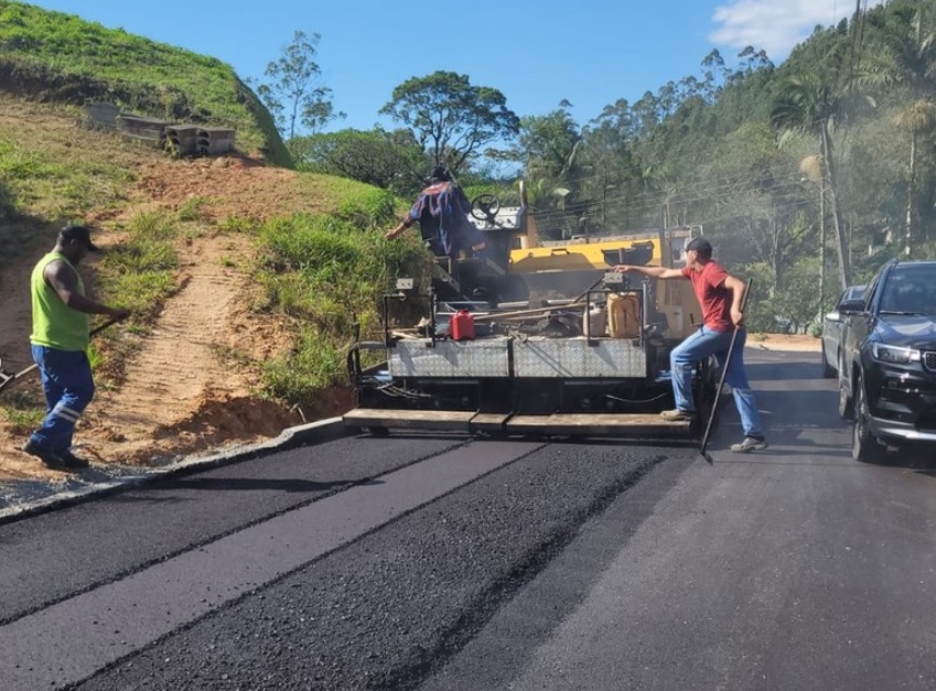 Novo programa de pavimentação comunitária é destaque da Secretaria de Obras em 2022