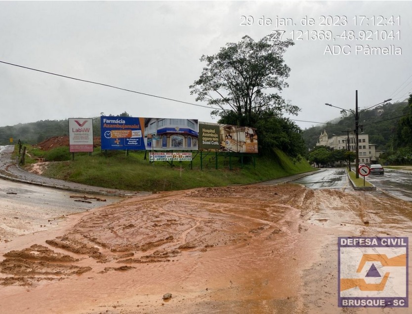 Ocorrências geradas pelo temporal deste domingo em Brusque chegam a 18