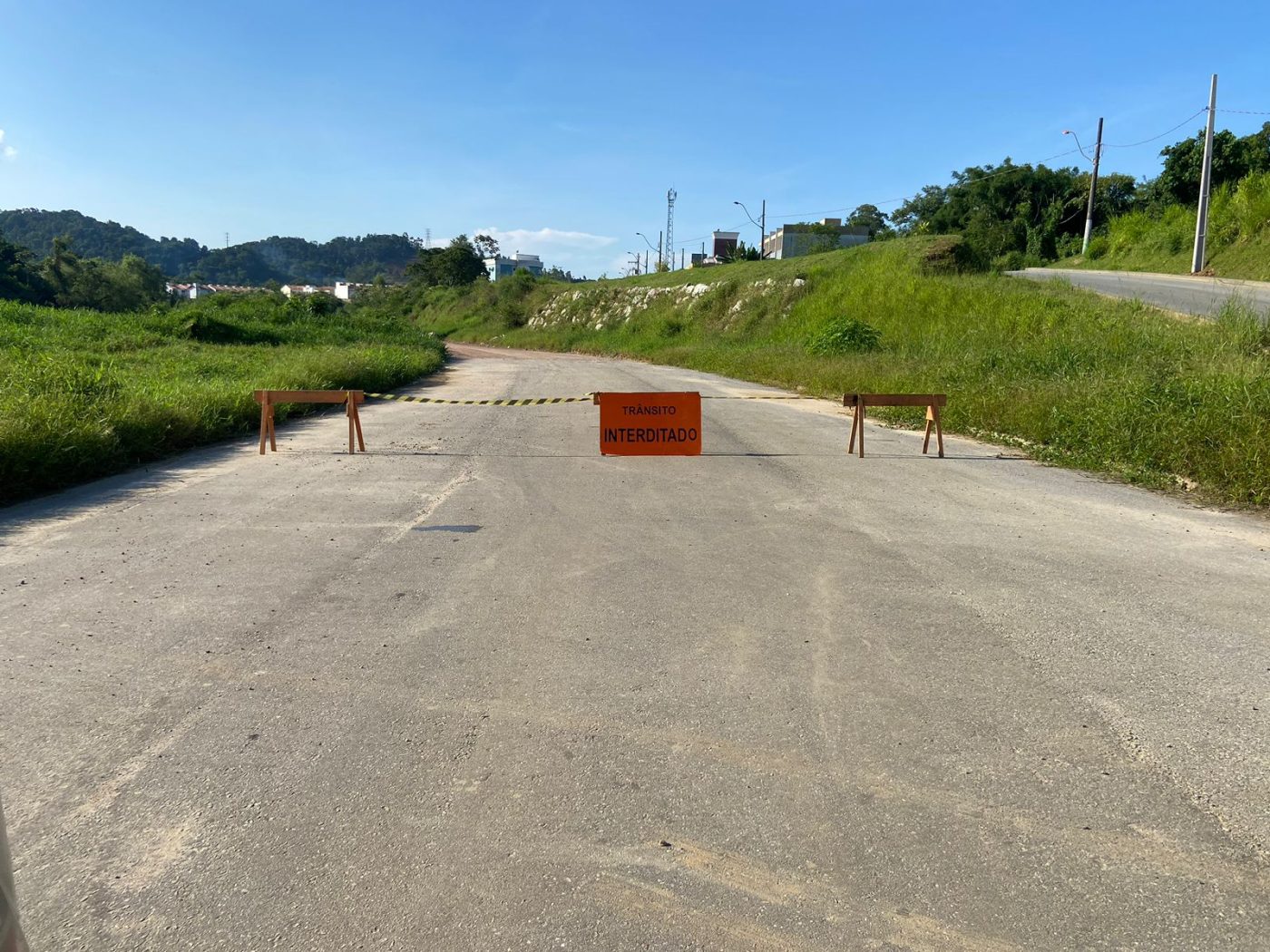 Trecho não asfaltado da Beira Rio margem direita é interditado