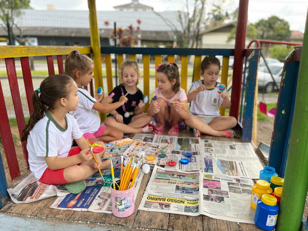 Pintura de casquinhas de ovos resgata tradição de Páscoa