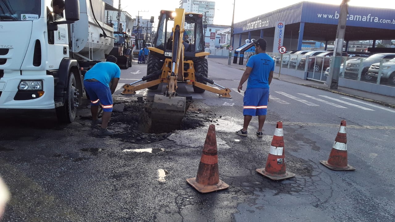 Obras nos bairros continuam durante final de semana