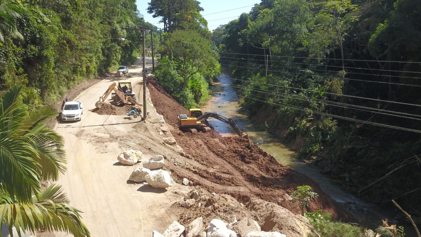 Secretaria de Obras conclui obra de enrocamento na Travessa Lagoa Dourada