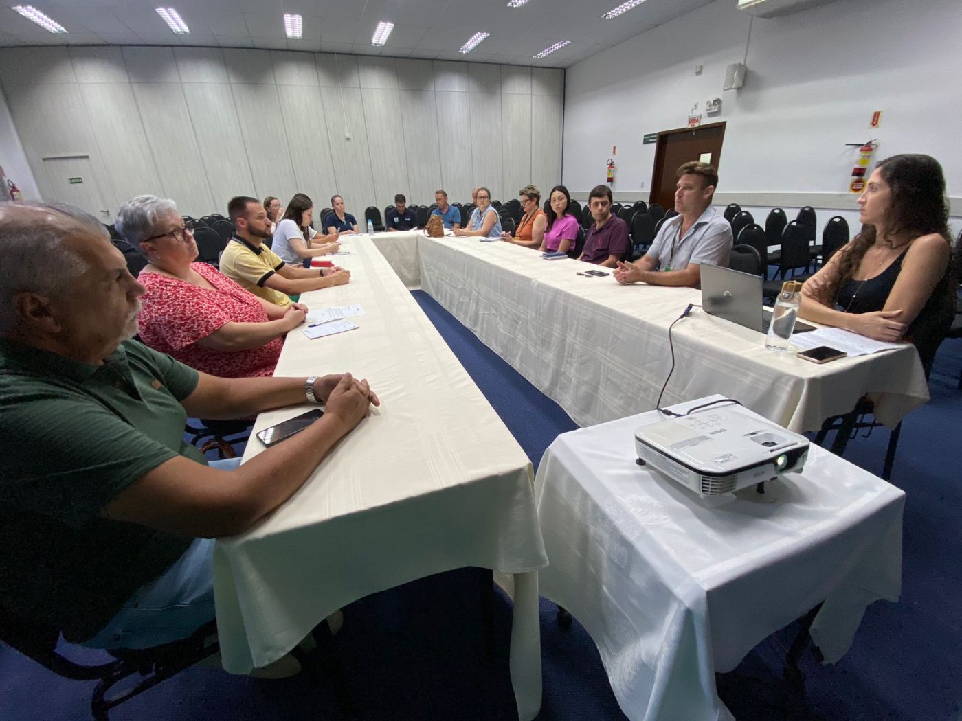 Chefe do setor de agricultura de Brusque participa de reunião da Amve, em Blumenau