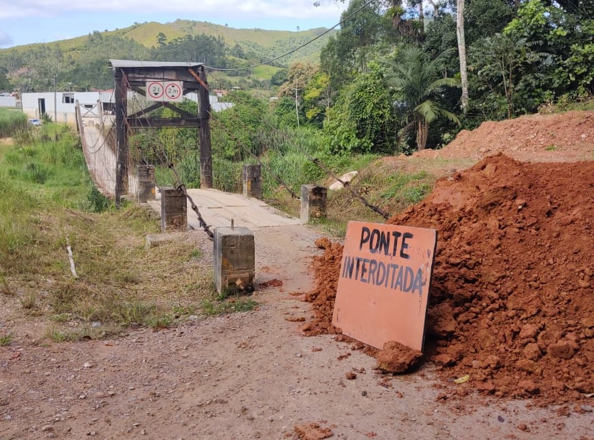 Ponte da Cristalina: Secretaria de Obras recoloca material de sinalização