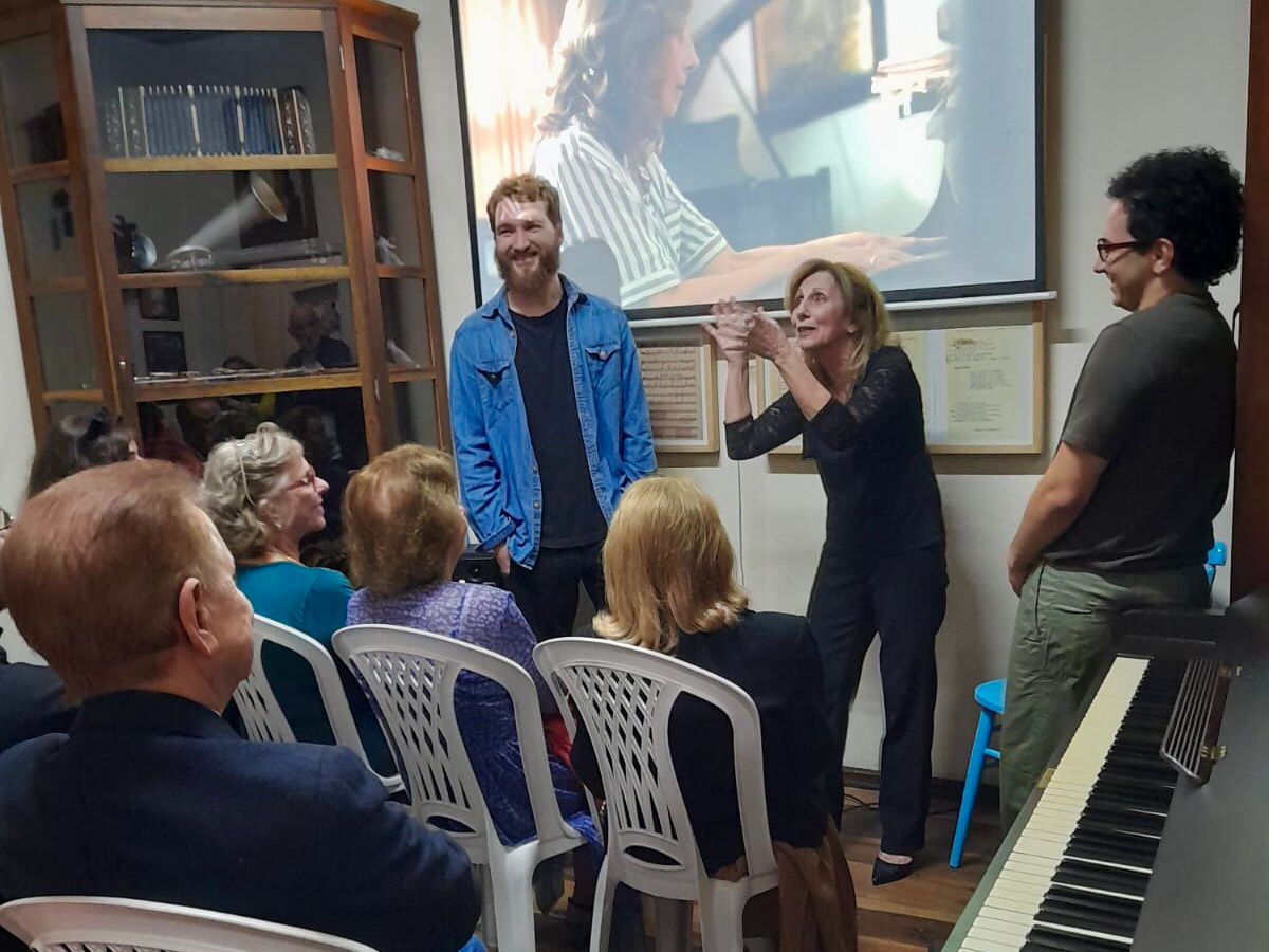 Pianista Eneida Schaefer é homenageada em documentário que aborda sua trajetória musical e pessoal