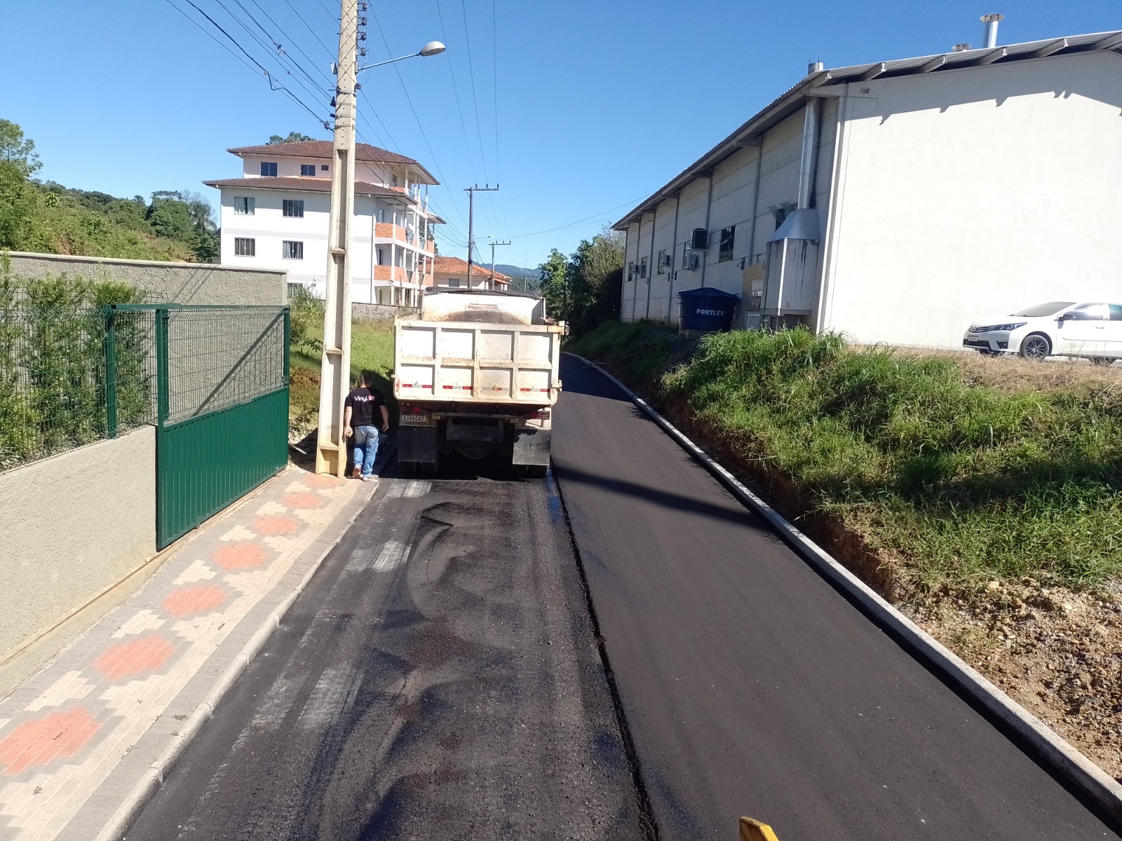 Concluída a pavimentação asfáltica na rua DJ-31, no bairro Dom Joaquim