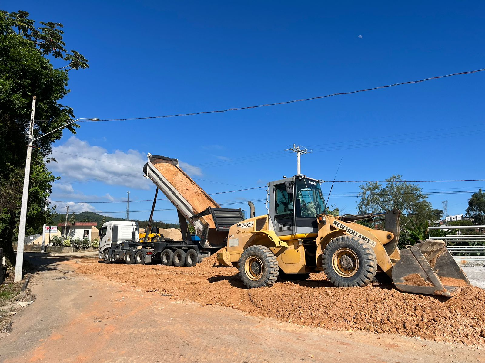 Secretaria de Obras conclui o aterro das cabeceiras da nova ponte na DJ-003