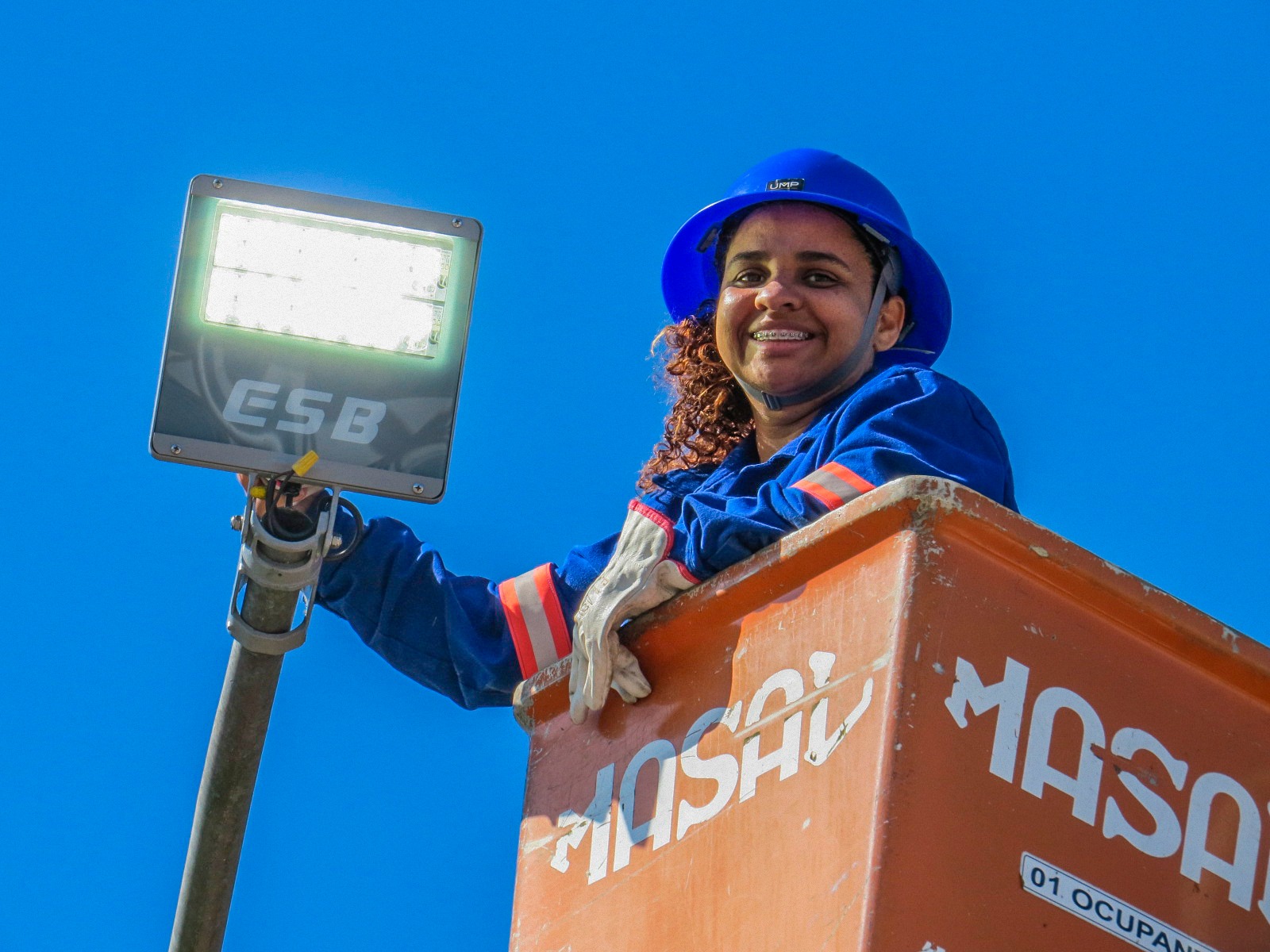 Secretaria de Obras tem a primeira mulher eletricista no quadro funcional