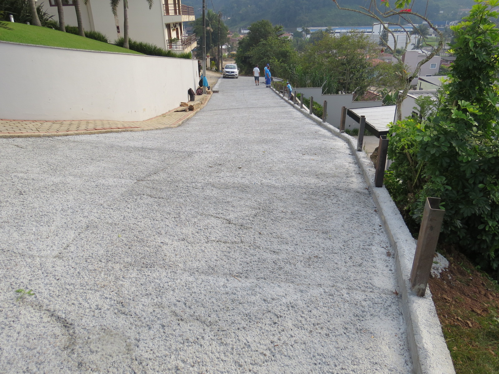Concluída a pavimentação em concreto de um trecho da rua SP-011