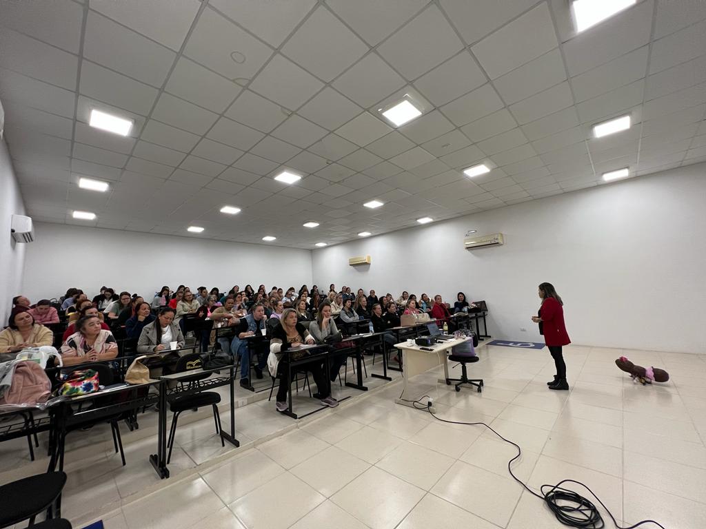 Professores de Educação Infantil da Rede Municipal de Ensino participam de formação sobre a prática pedagógica