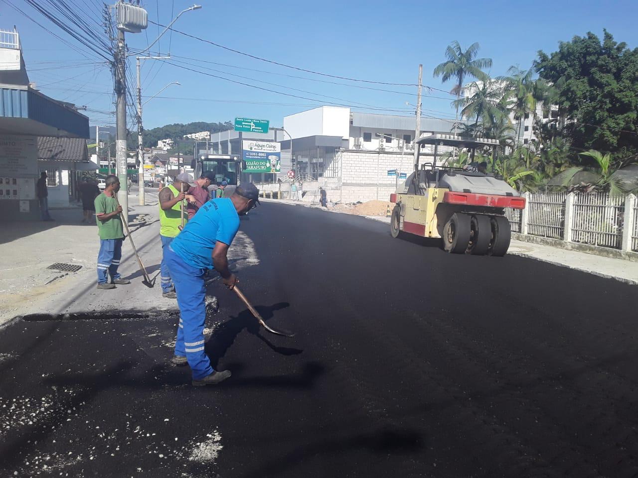 Concluída a pavimentação asfáltica da rua Florianópolis e o trânsito está liberado