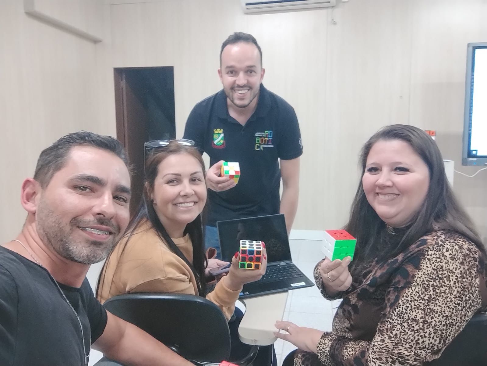 Formação técnica do Projeto Megacubo explora novas possibilidades na Rede Municipal de Ensino