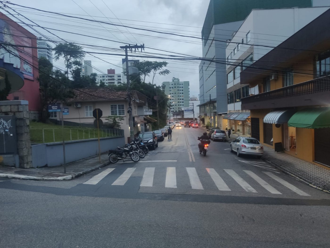 Rua Guilherme Niebuhr estará interditada neste domingo (18)