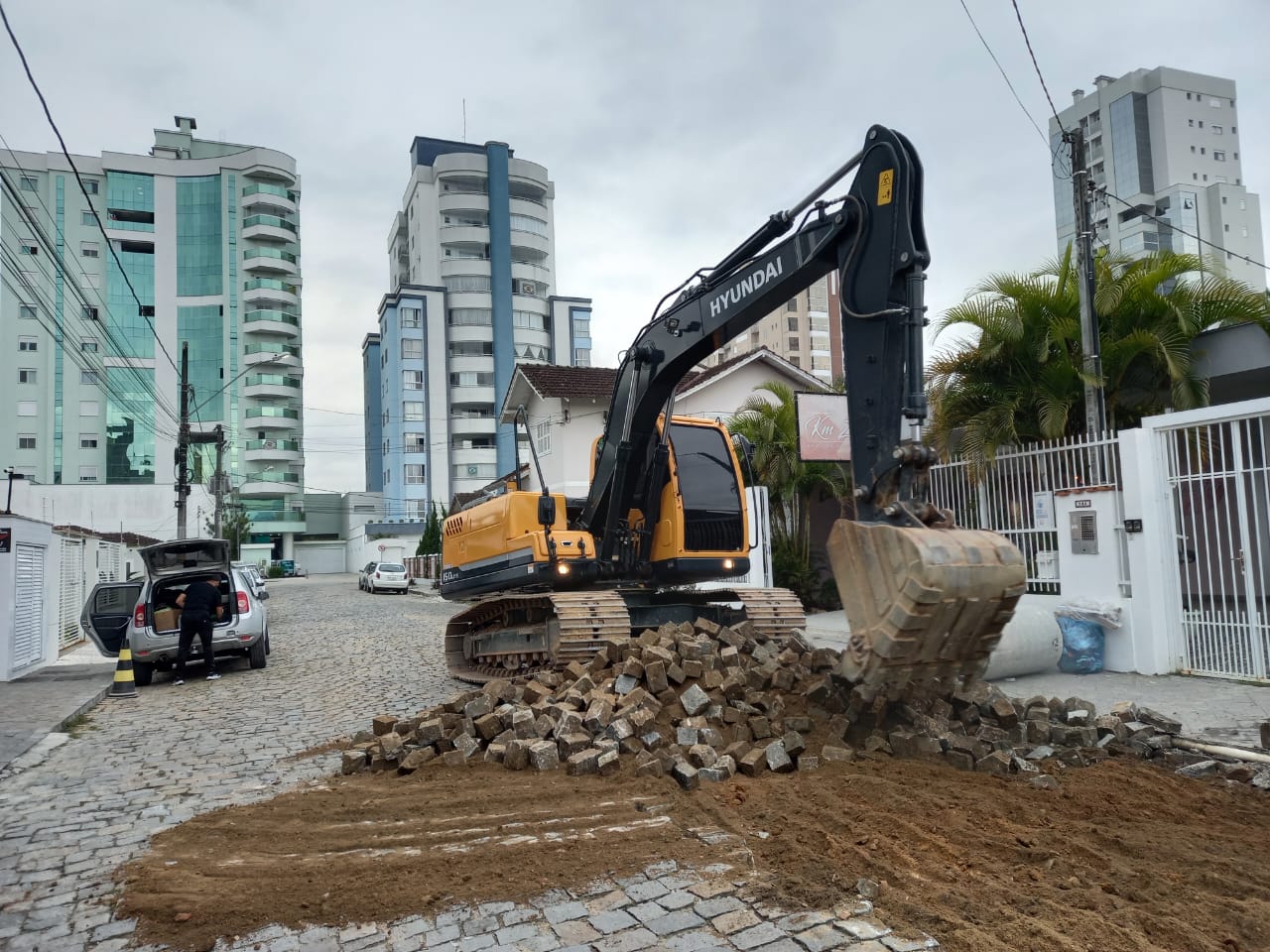 Secretaria de Obras inicia drenagem na rua Riachuelo, no Centro