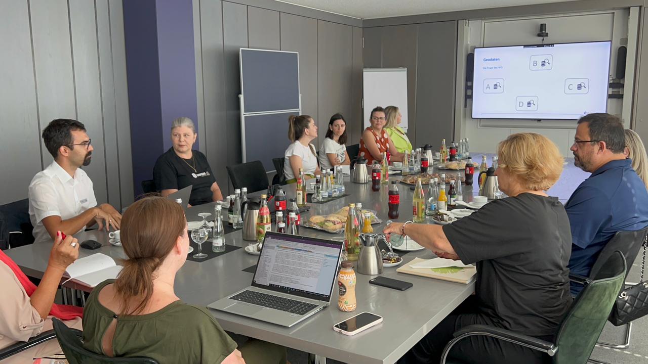 Reunião debate parceria sobre geoprocessamento entre Brusque e o Distrito de Karlsruhe, na Alemanha