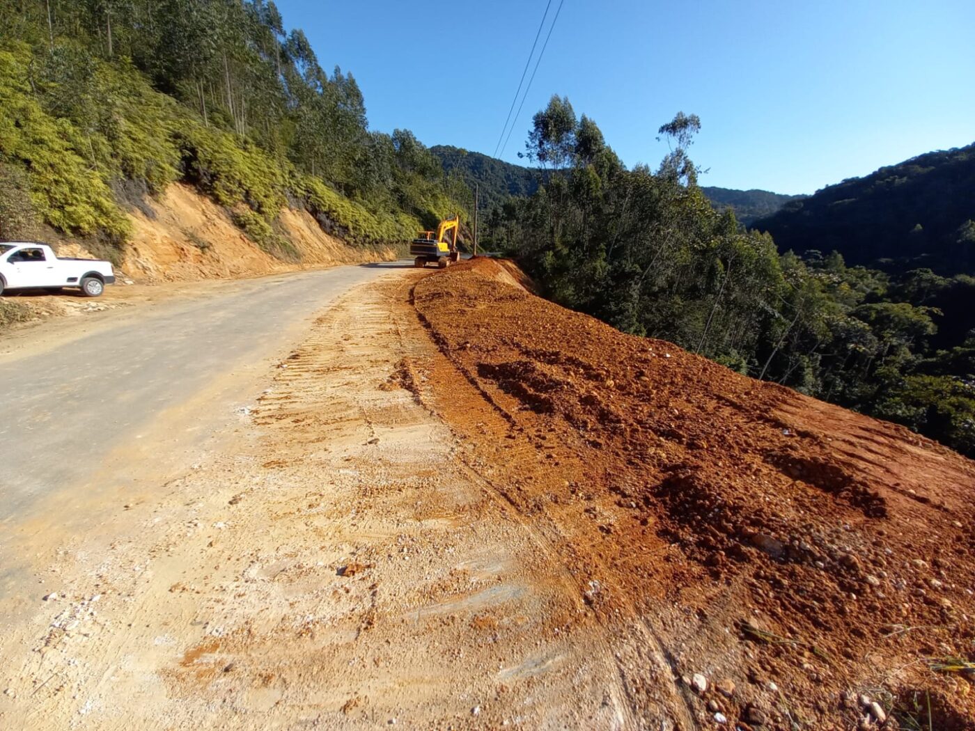 Secretaria de Obras conclui enrocamento na rua Monsenhor Valentim Loch