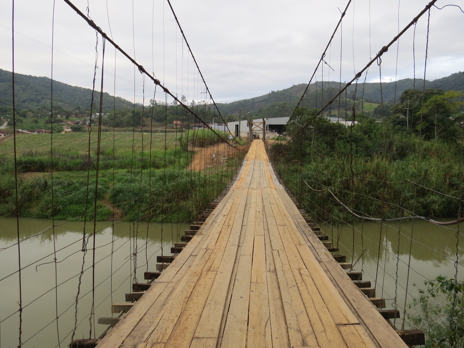 Manutenção da ponte pênsil da Cristalina é finalizada e o trânsito no local está liberado