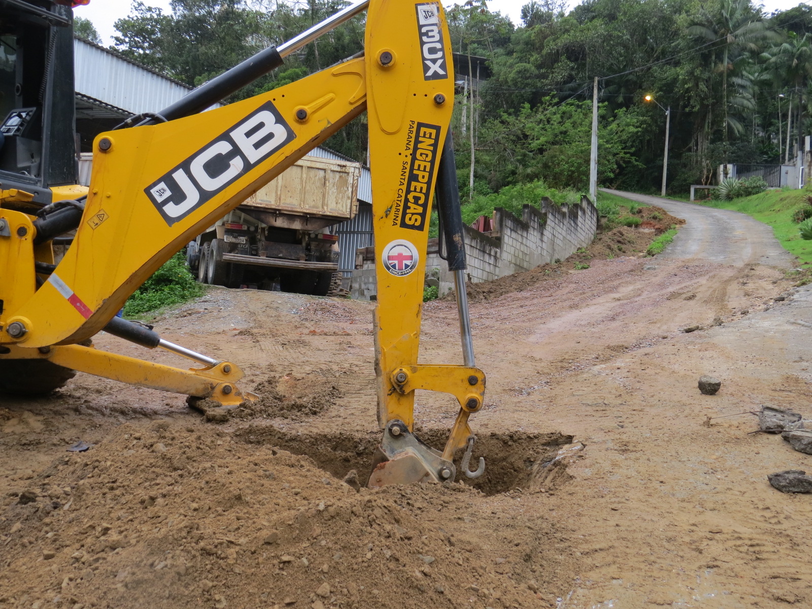 Serviços de drenagem e revitalização da rua Capela Santo Antônio são concluídos