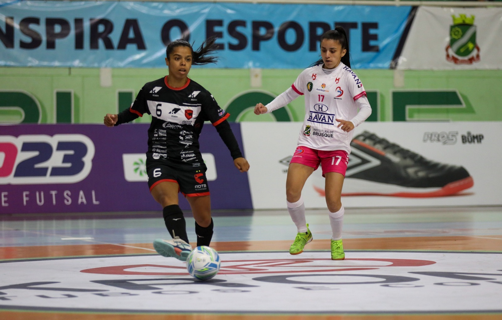 Barateiro Futsal: Jogo na Arena Brusque no sábado (16) tem entrada gratuita