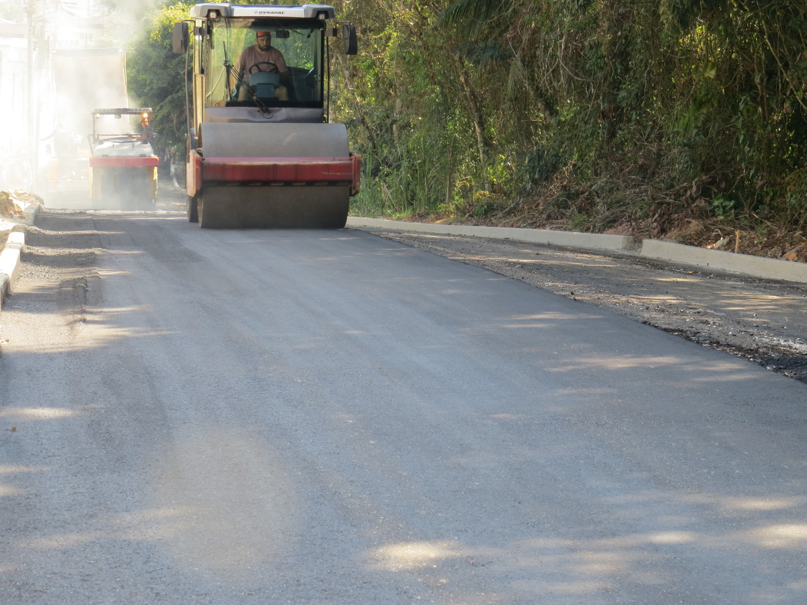 Secretaria de Obras inicia pavimentação da rua Frederico Debatin, no bairro Águas Claras