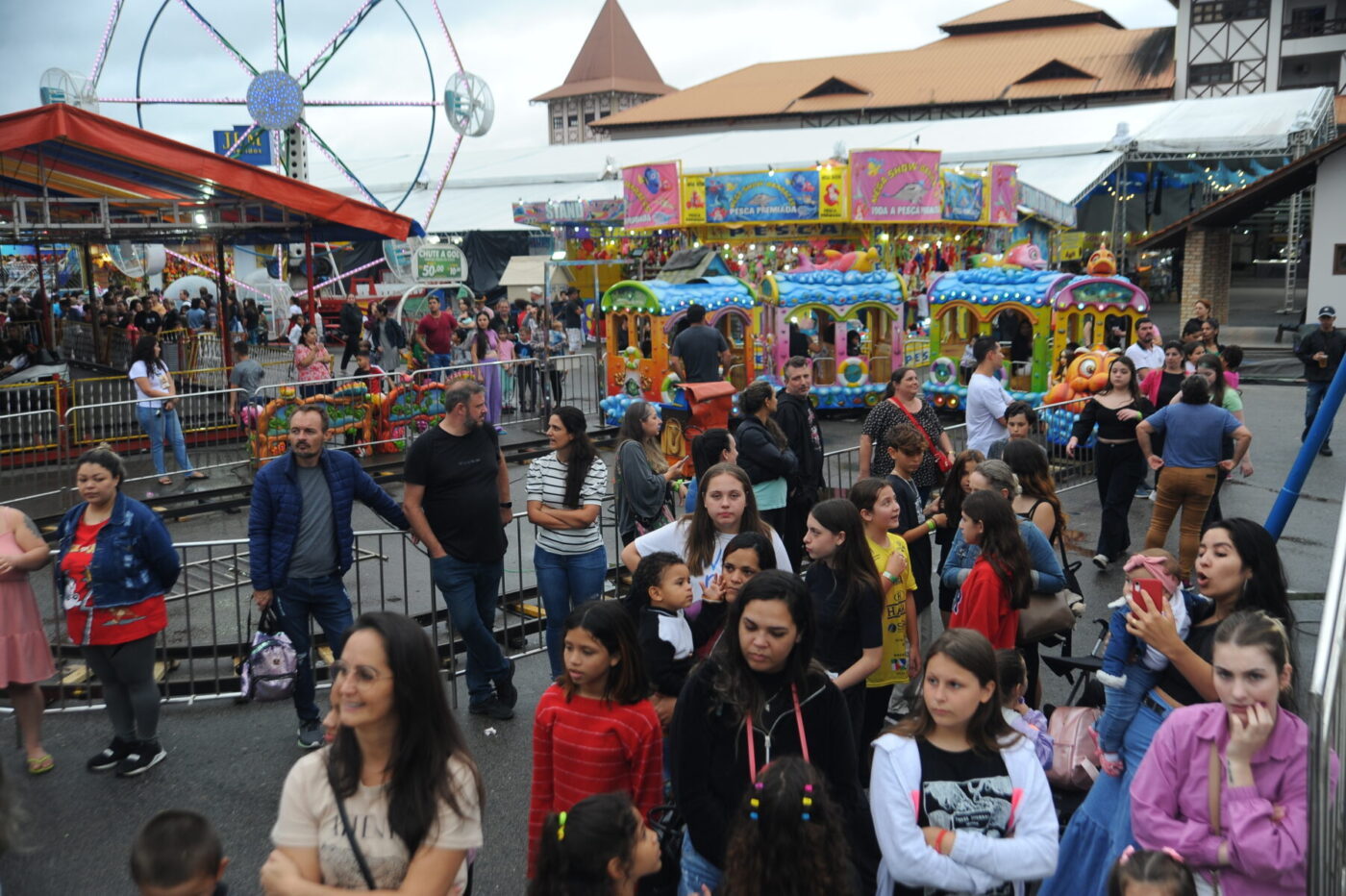 Fenarreco Mirim: crianças aproveitam brinquedos gratuitos no Point Park