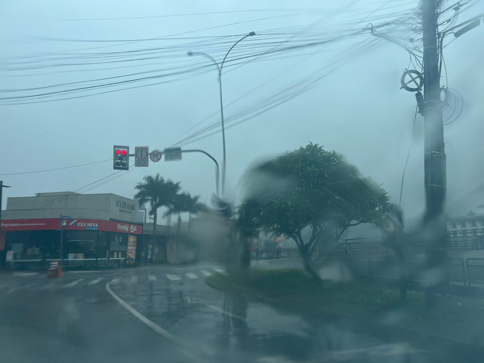 Atenção Meteorológica: Temporais e chuva intensa e volumosa entre segunda (16) e terça-feira (17)