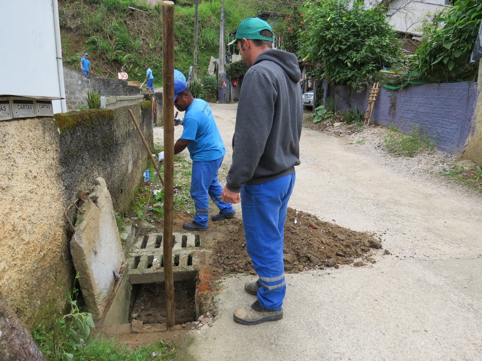 Limpeza de bocas de lobo é intensificada pela Prefeitura de Brusque