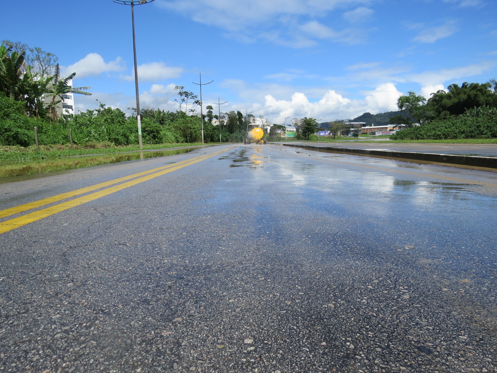 Alguns pontos da Beira Rio margem direta já estão liberados para o trânsito