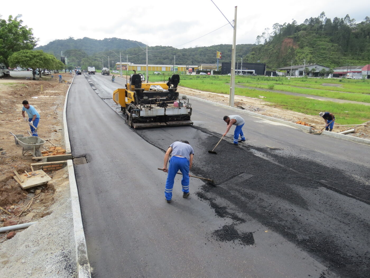 Secretaria de Obras mantém várias frentes de trabalho após as chuvas