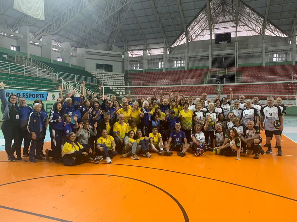 FME e Abeati realizam competição de vôlei com grupos da terceira idade